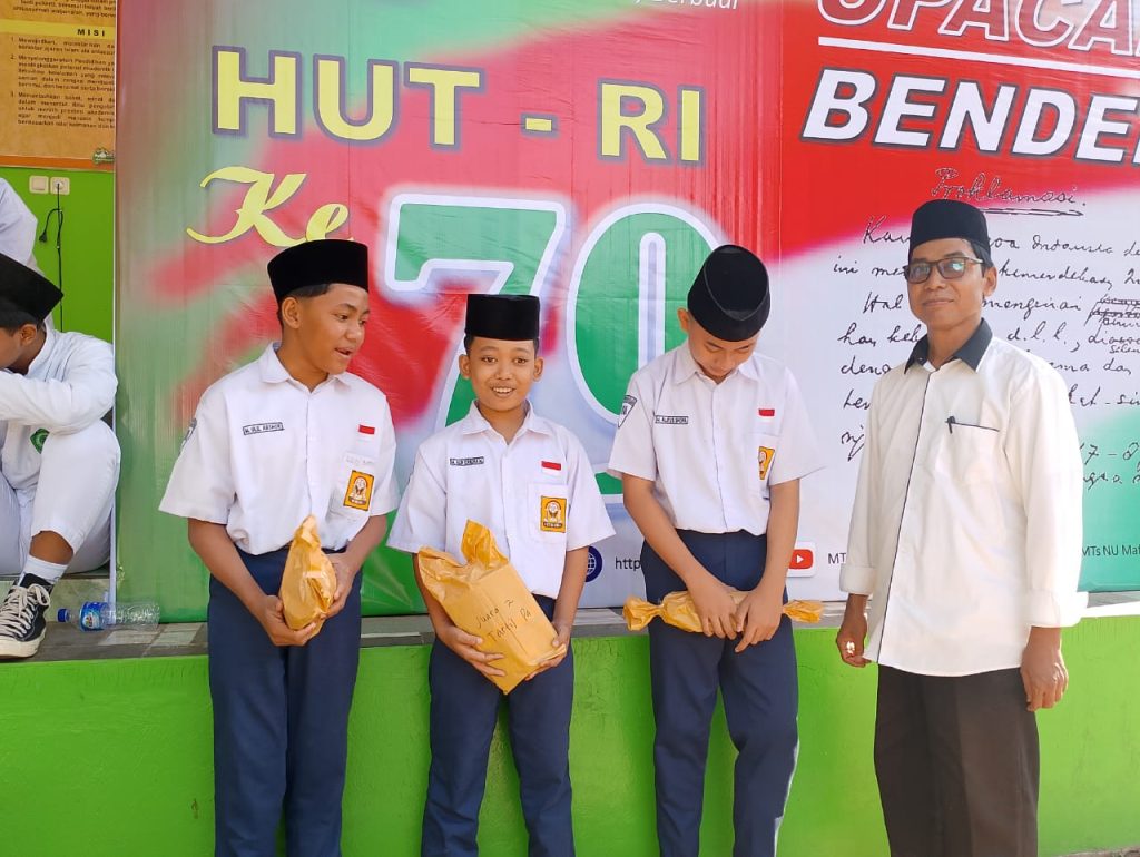 Penyerahan Hadiah Pemenang Lomba HUT RI ke 79